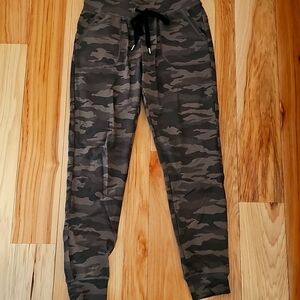 Zyia Green Camo Unwind Joggers